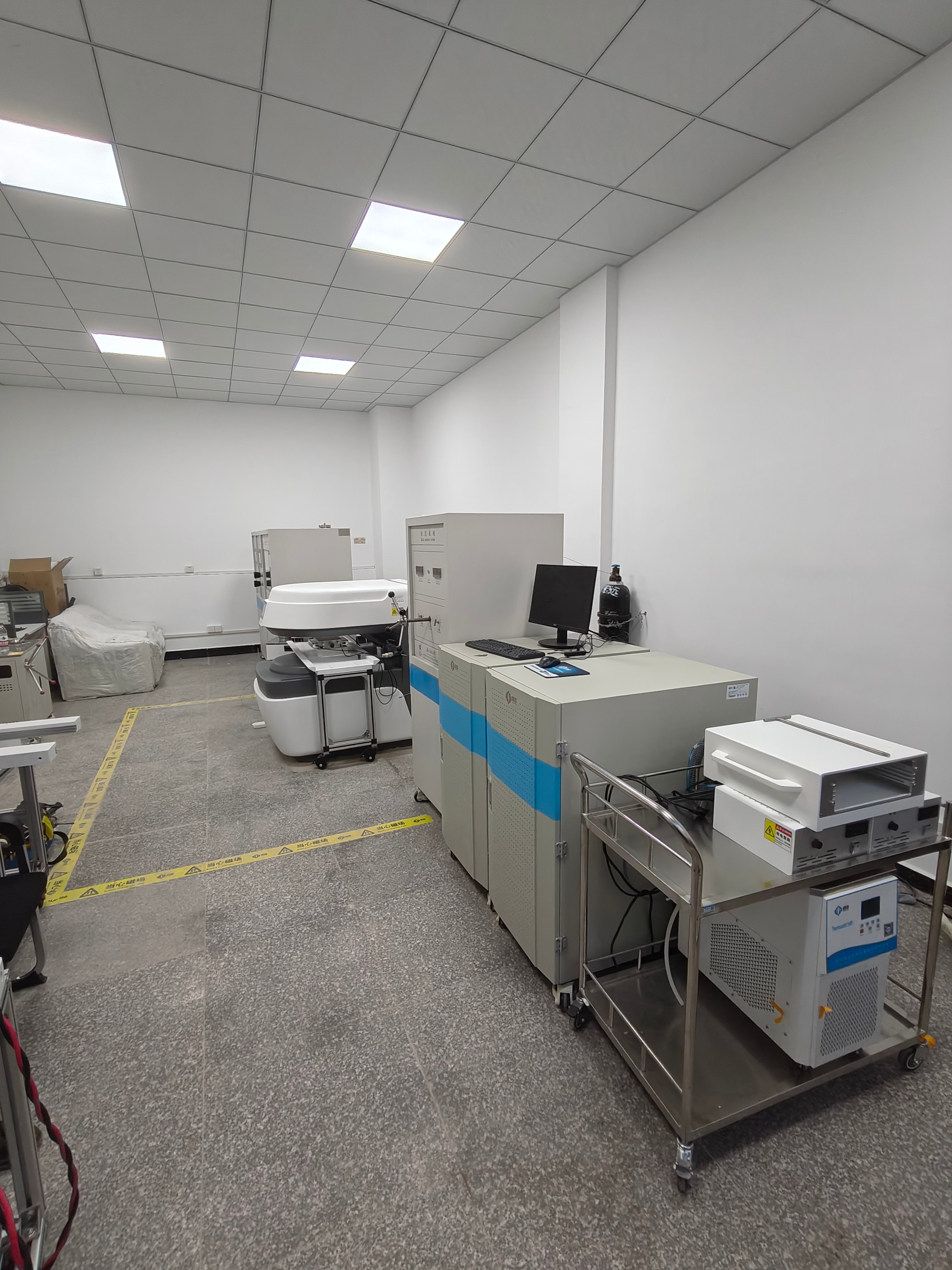 三轴同步加载多场耦合渗流分析与成像系统